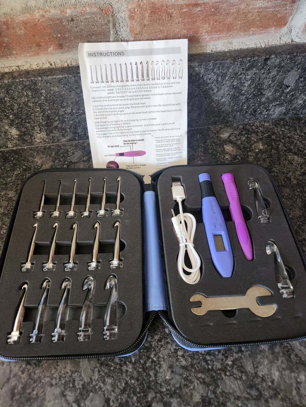 Light Up Digital Crochet Hook Set with 18 Aluminum Hook Sizes, Stitch Counter